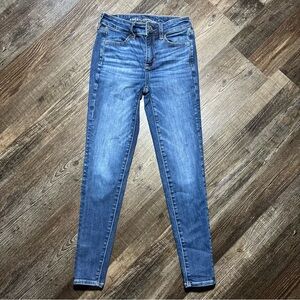 #0083 American Eagle Outfitters Women's Skinny Jeans in Classic Blue